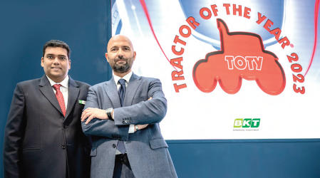 Rajiv Poddar, director general adjunto de BKT, y Fabio Zammaretti, presidente de «Tractor of the Year».