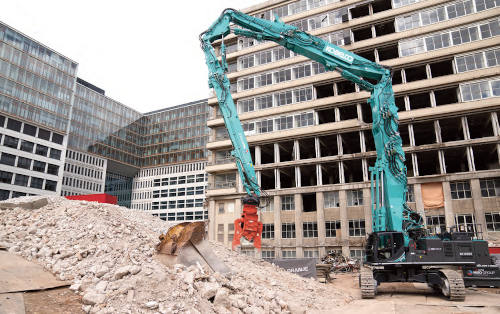 La Cumbre Mundial de la Demolición ha premiado en 2022 a la excavadora de demolición SK1300DLC de Kobelco