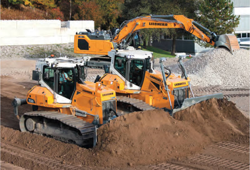 Los dóceres modelos 726 y 736 en acción, en la fábrica de Liebherr-Werk Telfs