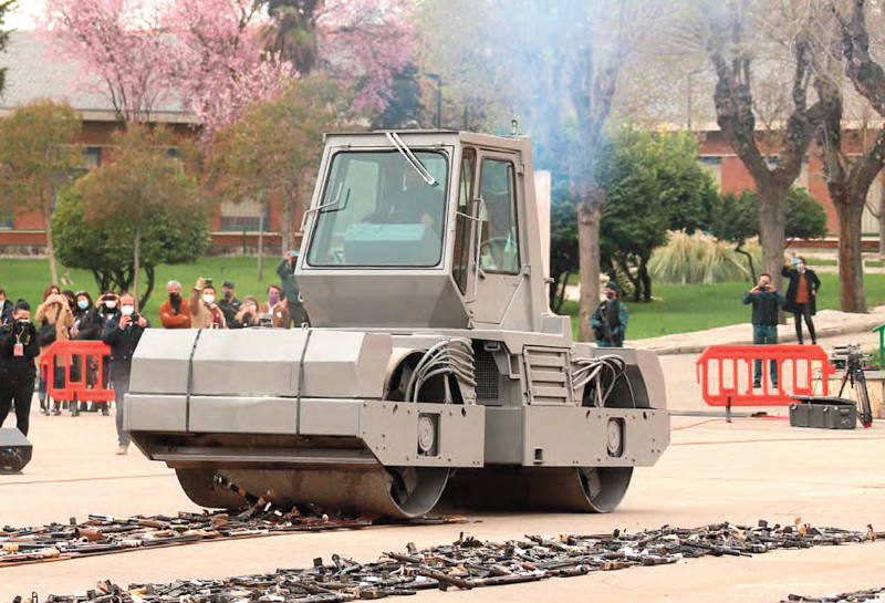 Un compactador contra las armas