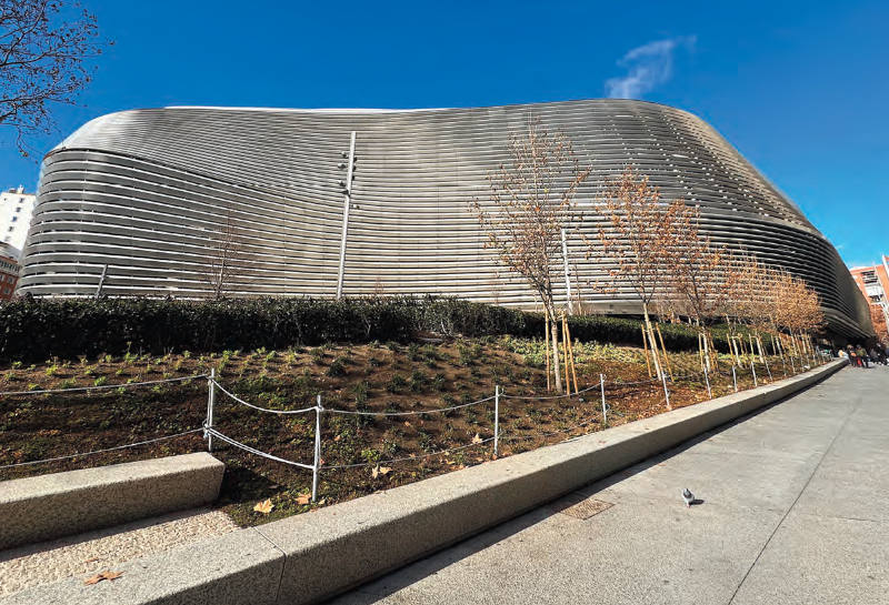 La modernización del estadio Santiago Bernabéu, sede del Real Madrid, en 2024, ha obtenido premios importantes.