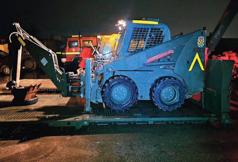 Participó un contingente formado por 250 militares y 90 vehículos y máquinas especializados de la UME