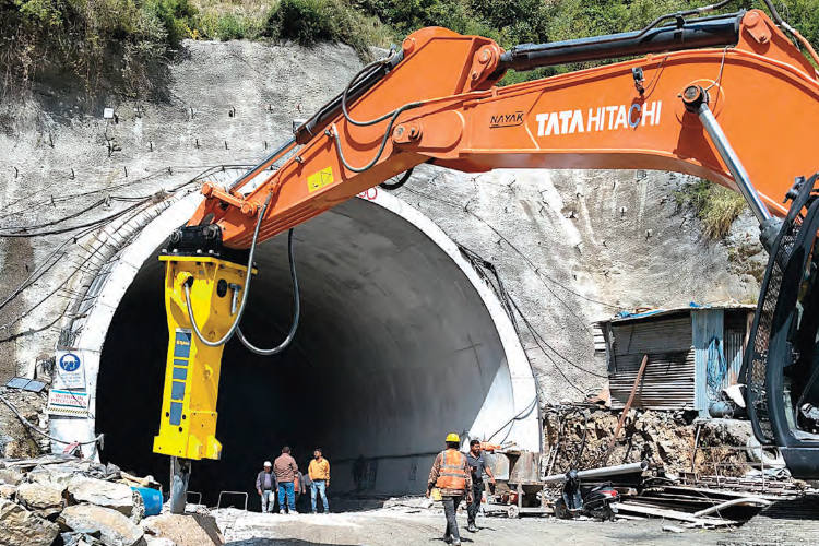 Una parte significativa de los trabajos de túnel se ha ejecutado mediante el método convencional de perforación y voladura