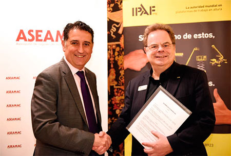 Juan José Torres, presidente de Aseamac, y Tim Whiteman, CEO de IPAF
