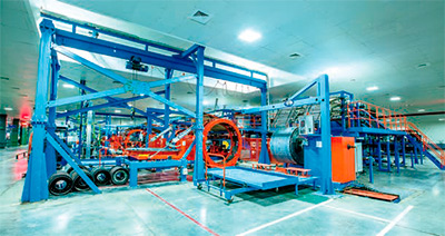 Las instalaciones modélicas de Bhuj fabrican neumáticos para los diversos sectores en los que participa la compañía india.
