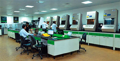 Uno de los laboratorios principales del centro de I+D de BKT instalado en la fábrica de Bhuj.