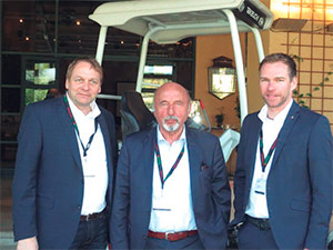 Martin Hofer, gerente de Huppenkothen; Franz Wirth, presidente y consejero delegado del grupo constructor IR; y Wolfgang Rigo, gerente de Huppenkothen.
