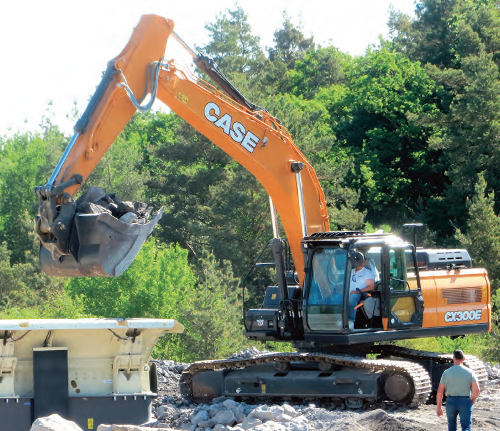 La excavadora CX300E es la más grande de la gama.