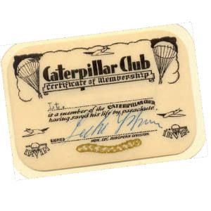 El carné estándar que otorgaba el Caterpillar Club a sus distinguidos socios