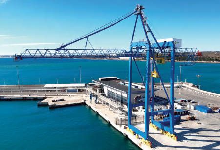 Grúa Liebherr en el Puerto de Alicante