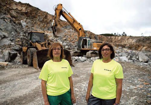 Manuela y Fátima Torrado en el Grupo Nosa