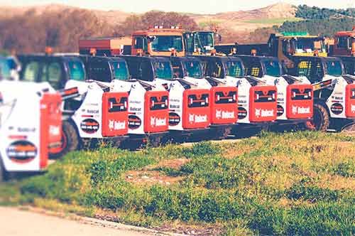 20 minicargadoras Bobcat S450 en el aeropuerto de Barajas